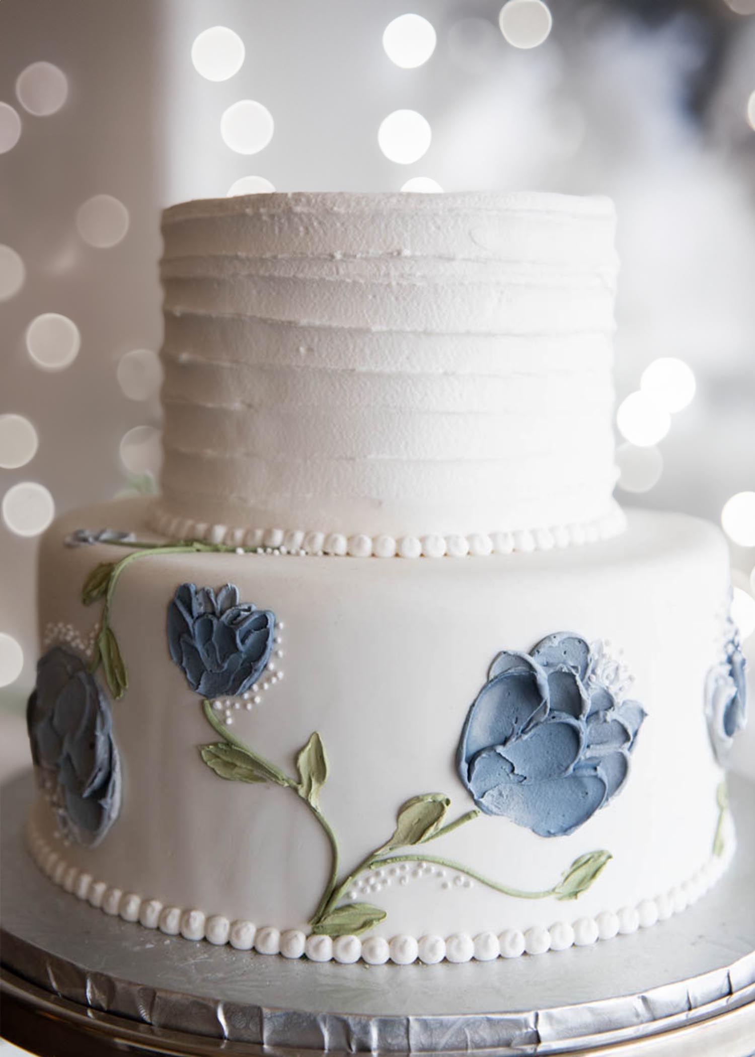 simple black and white wedding cupcakes